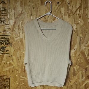 SHEIN Ribbed V-Neck Sleeveless Sweater in Ivory